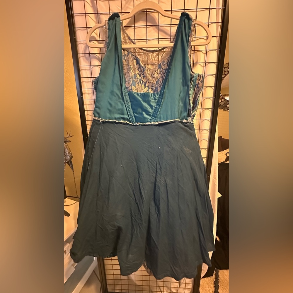 Custom Prom dress (Silver Lace with Teal/Blue lining, mesh top, and petticoat) - Picture 8 of 10